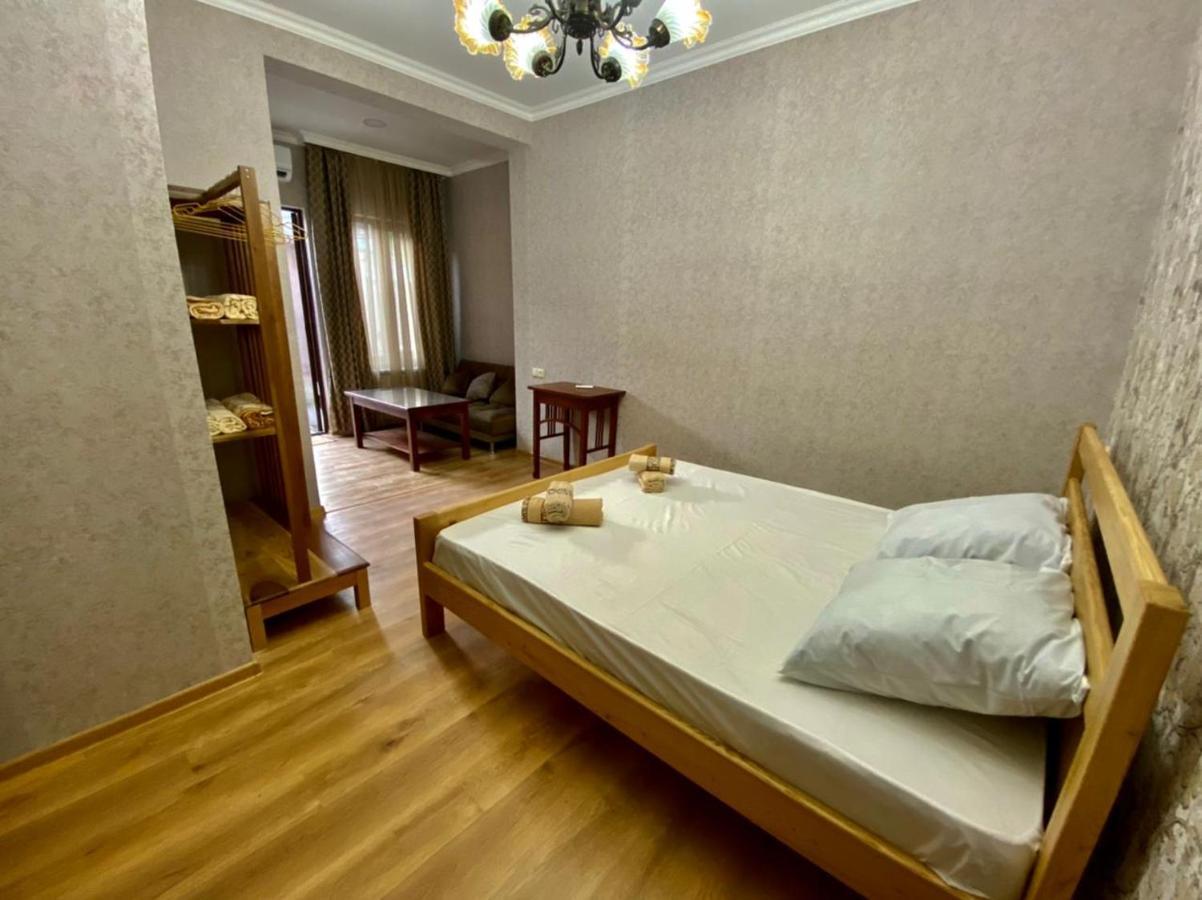 Guest House - Avlabari Tbilisi ภายนอก รูปภาพ