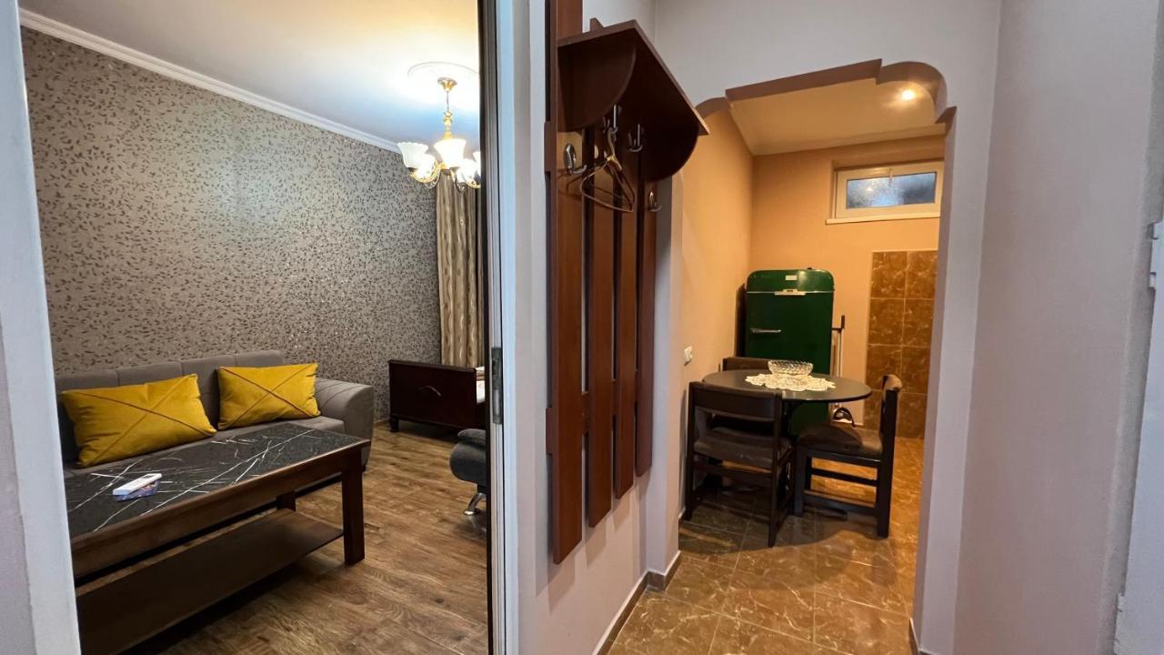 Guest House - Avlabari Tbilisi ภายนอก รูปภาพ