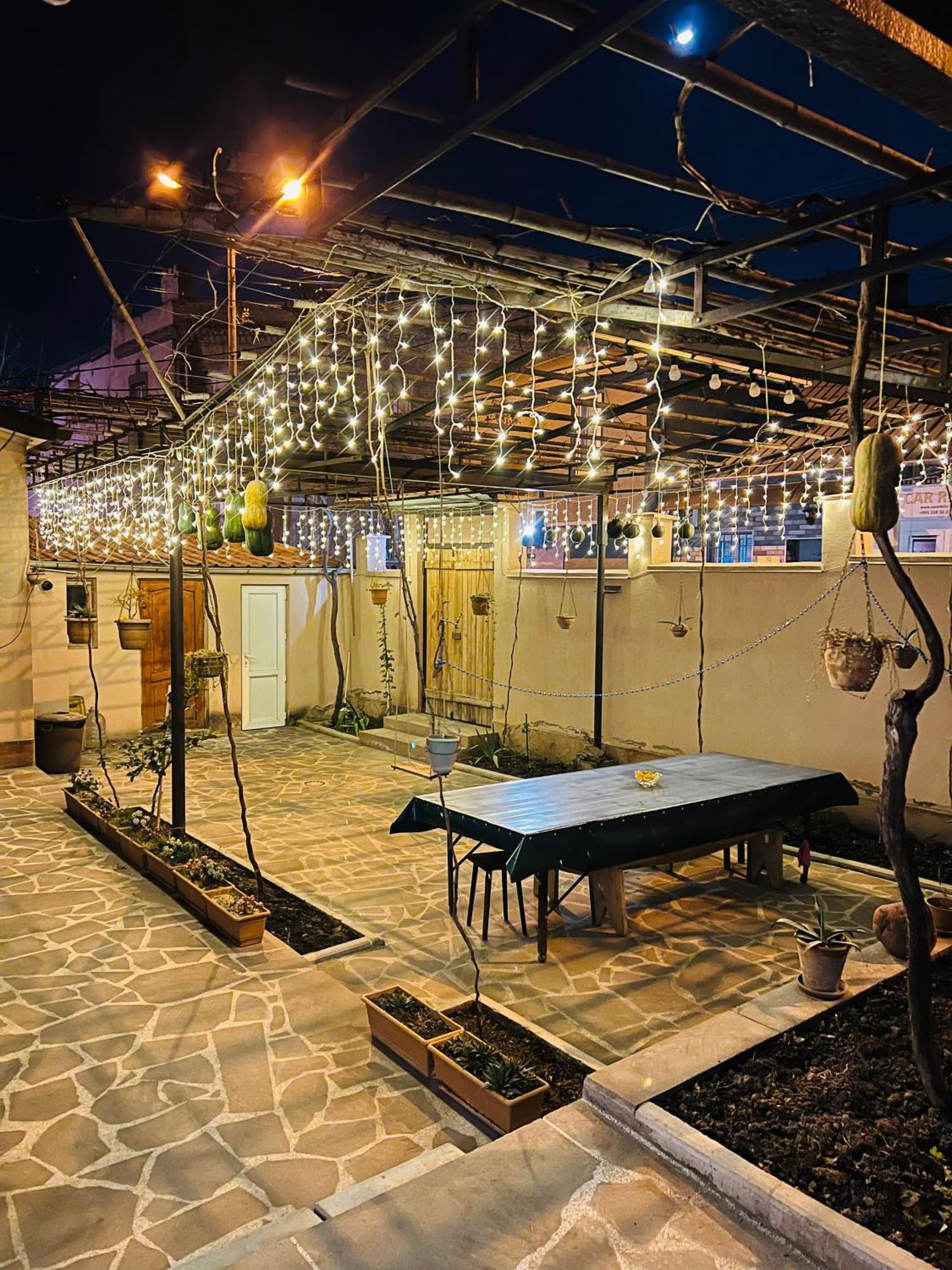 Guest House - Avlabari Tbilisi ภายนอก รูปภาพ